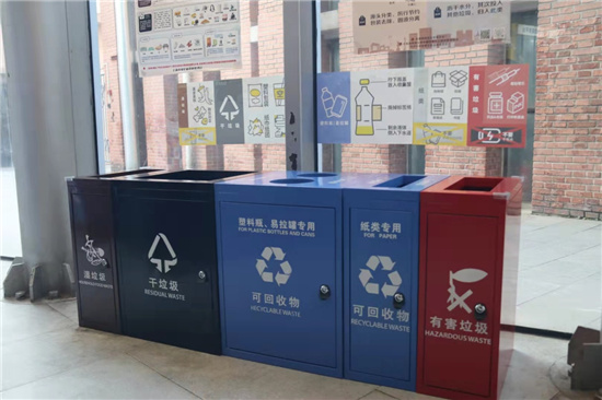 九游娱乐：大江东︱上大学先学“扔垃圾”上海高校垃圾分类“高大上”(图2)