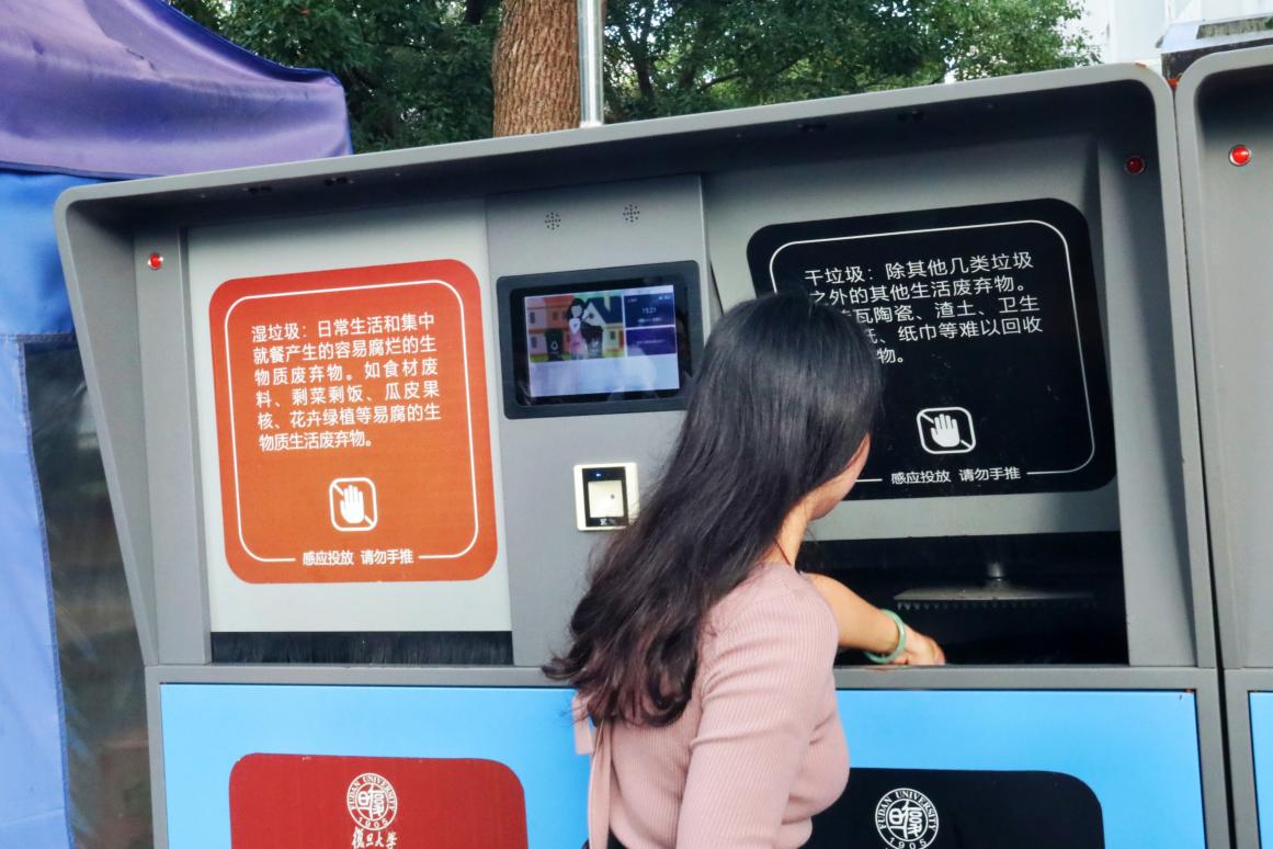 九游娱乐：大江东︱上大学先学“扔垃圾”上海高校垃圾分类“高大上”(图5)