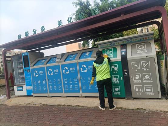 推广垃圾分类小程序！湘潭城管部门开展主题活动助市民学习垃圾分类