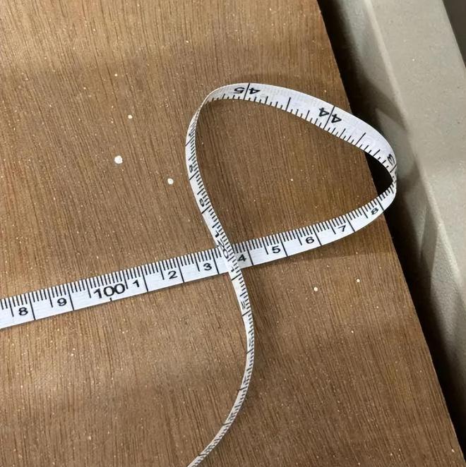 女大学生开学晒宿舍床铺18cm缝隙成隔阂隔着屏幕都感到无助(图4)