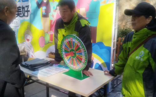 九游娱乐：陶然亭街道开展邻里节摊位垃圾分类宣传活动