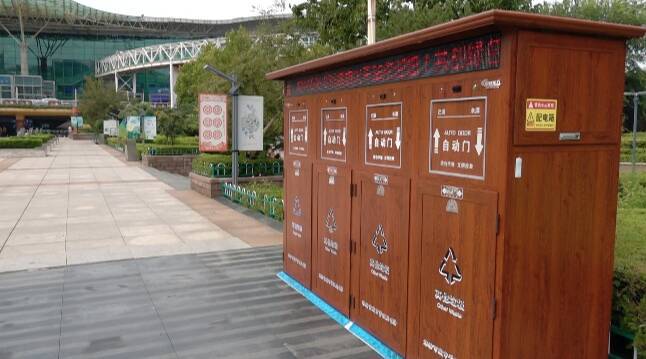 潍坊市潍城区：新型智能垃圾分类箱亮相 科技感满满吸引市民体验(图3)