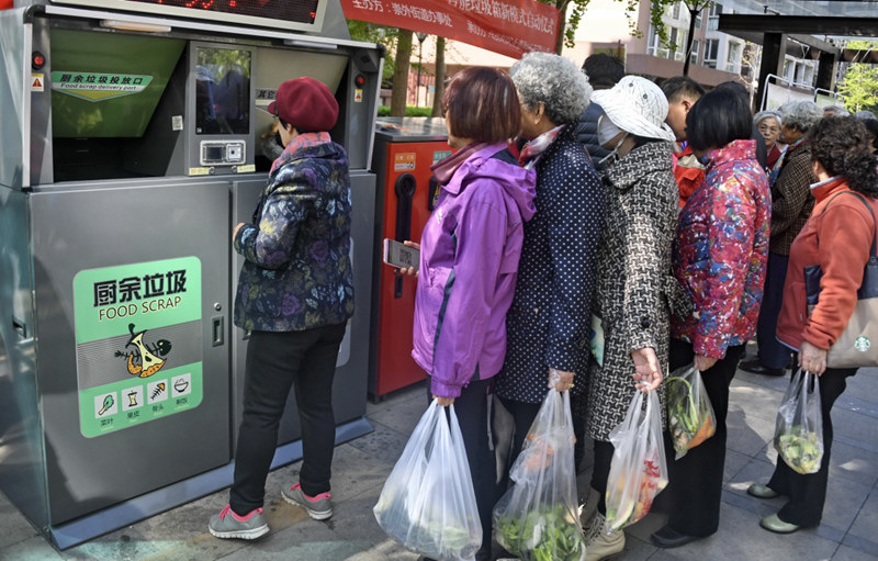 新型智能垃圾分类箱亮相北京(图2)