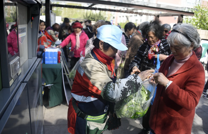 新型智能垃圾分类箱亮相北京(图3)