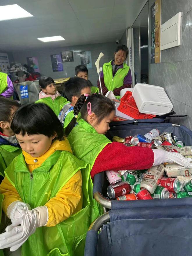 九游娱乐：匠心独运便民利民！这一精品小区引领垃圾分类新风尚