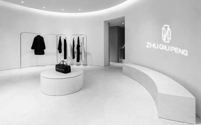 传奇杰作：Jil Sander令人难忘的2024春夏压轴大秀(图2)