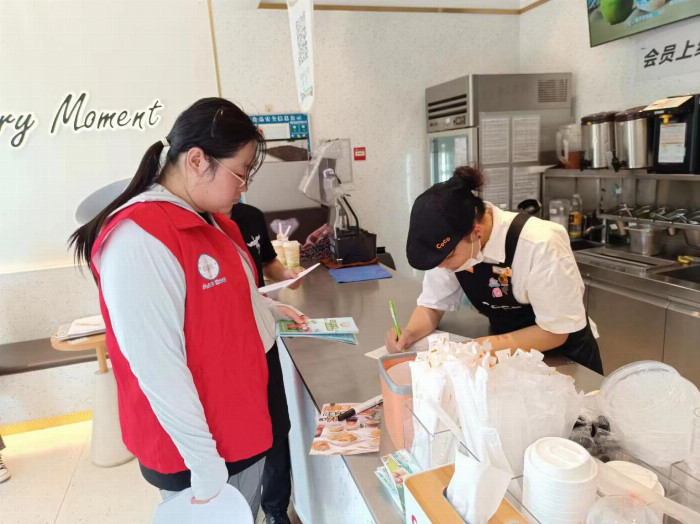 【日知社区】垃圾分类进商铺绿色环保共践行