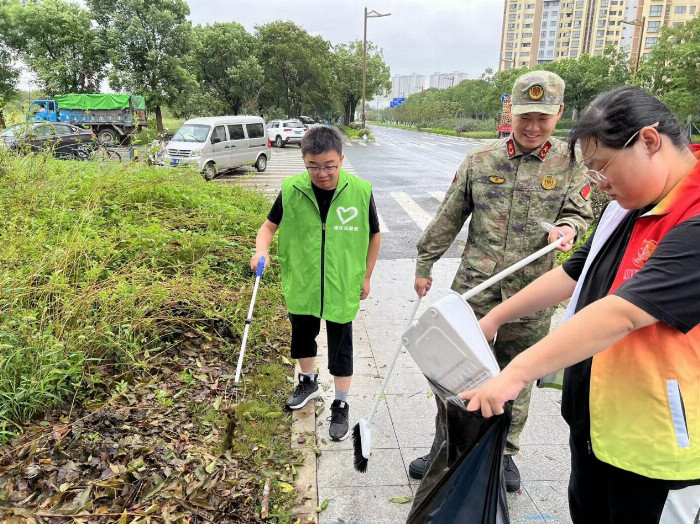 【日知社区】垃圾分类新时尚卫生扫除共担当——日知社区大扫除暨垃圾分类宣传行动