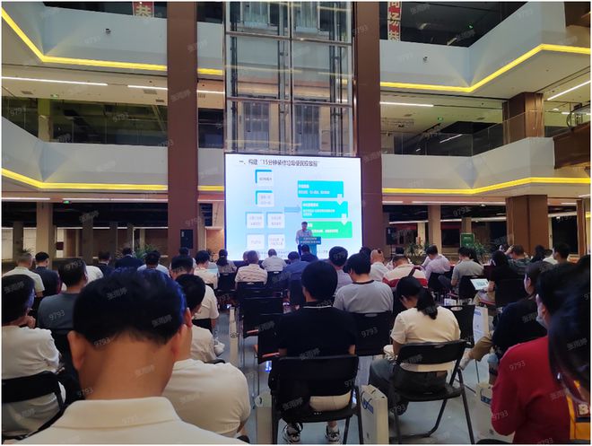 白云区举办生活垃圾分类及装饰装修废弃物处置宣传活动(图2)