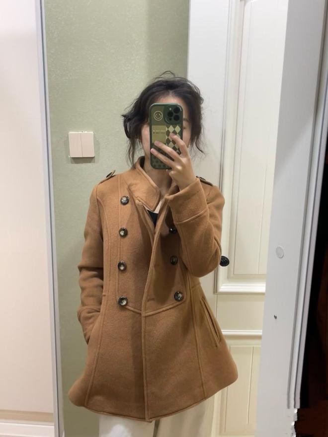 翻出9件旧衣服当初吃糠咽菜买的现在都过时了看还有能穿的吗