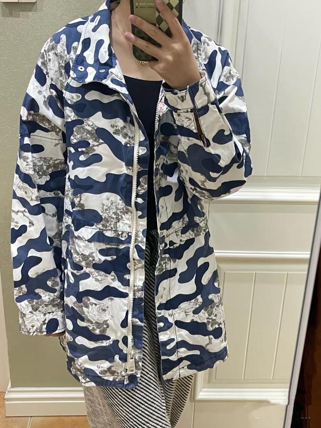 翻出9件旧衣服当初吃糠咽菜买的现在都过时了看还有能穿的吗(图9)