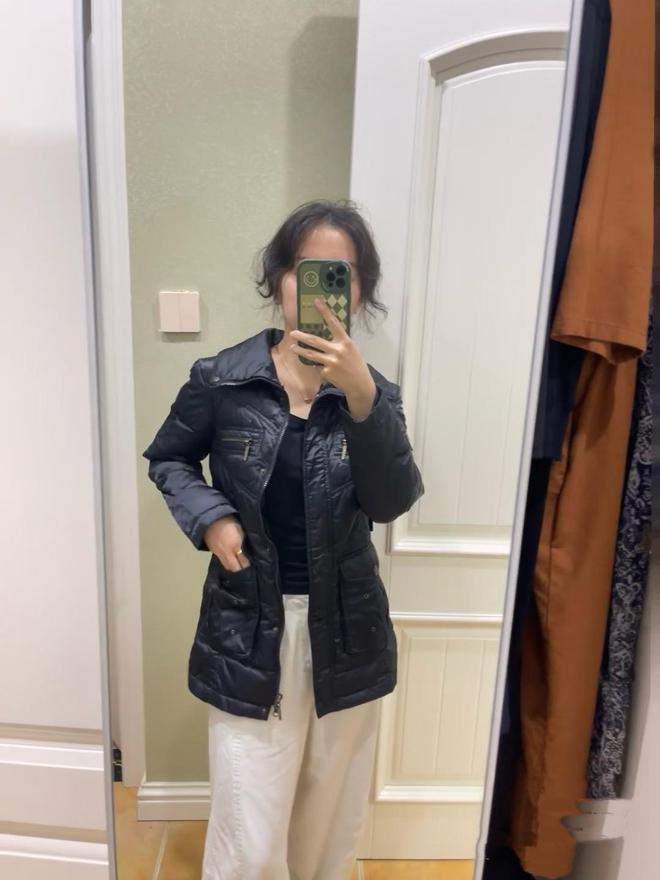 翻出9件旧衣服当初吃糠咽菜买的现在都过时了看还有能穿的吗(图3)