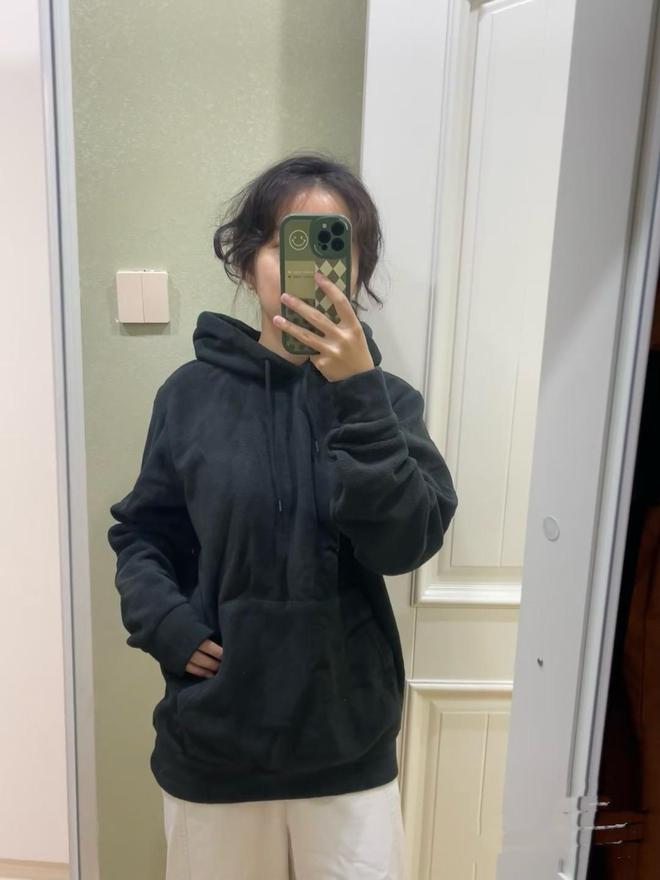 翻出9件旧衣服当初吃糠咽菜买的现在都过时了看还有能穿的吗(图5)