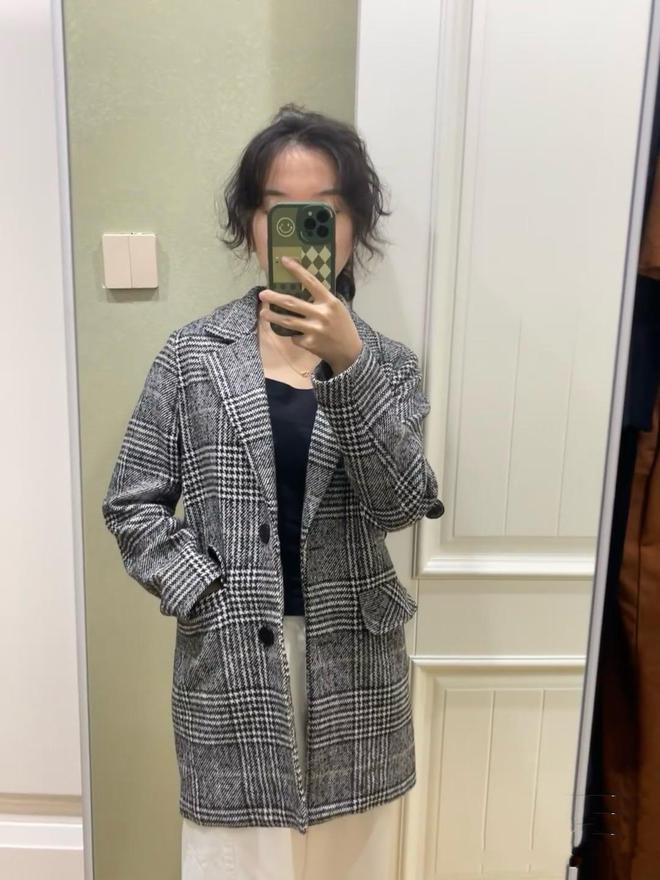 翻出9件旧衣服当初吃糠咽菜买的现在都过时了看还有能穿的吗(图4)