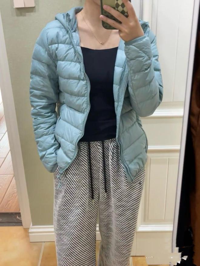 翻出9件旧衣服当初吃糠咽菜买的现在都过时了看还有能穿的吗(图6)