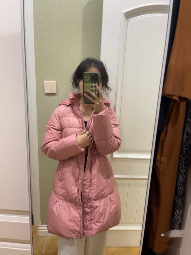 翻出9件旧衣服当初吃糠咽菜买的现在都过时了看还有能穿的吗(图2)