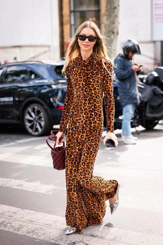 202425年秋冬前沿时尚连衣裙的6大趋势看看你衣橱里有了吗?(图2)