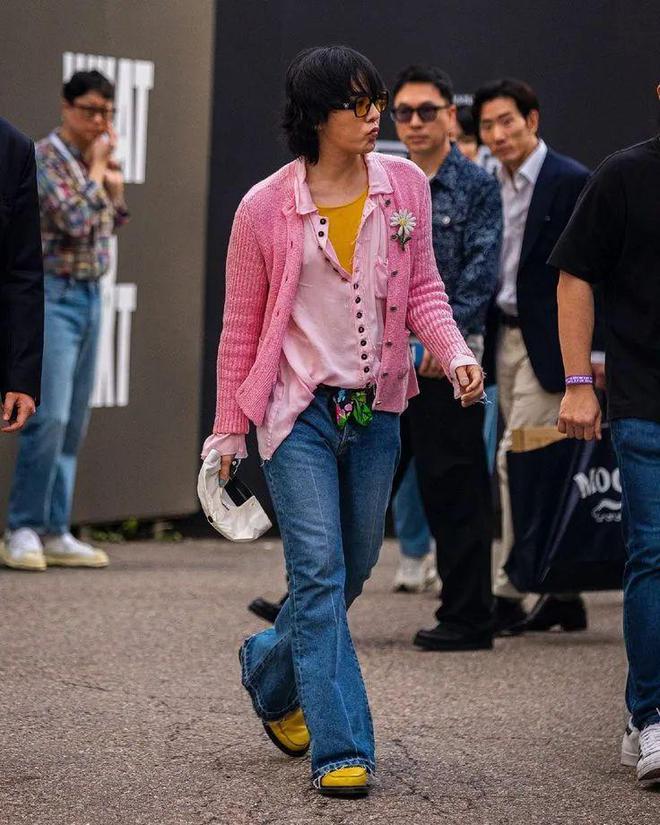 女装+头巾？权志龙回归带火了哪些品牌(图7)