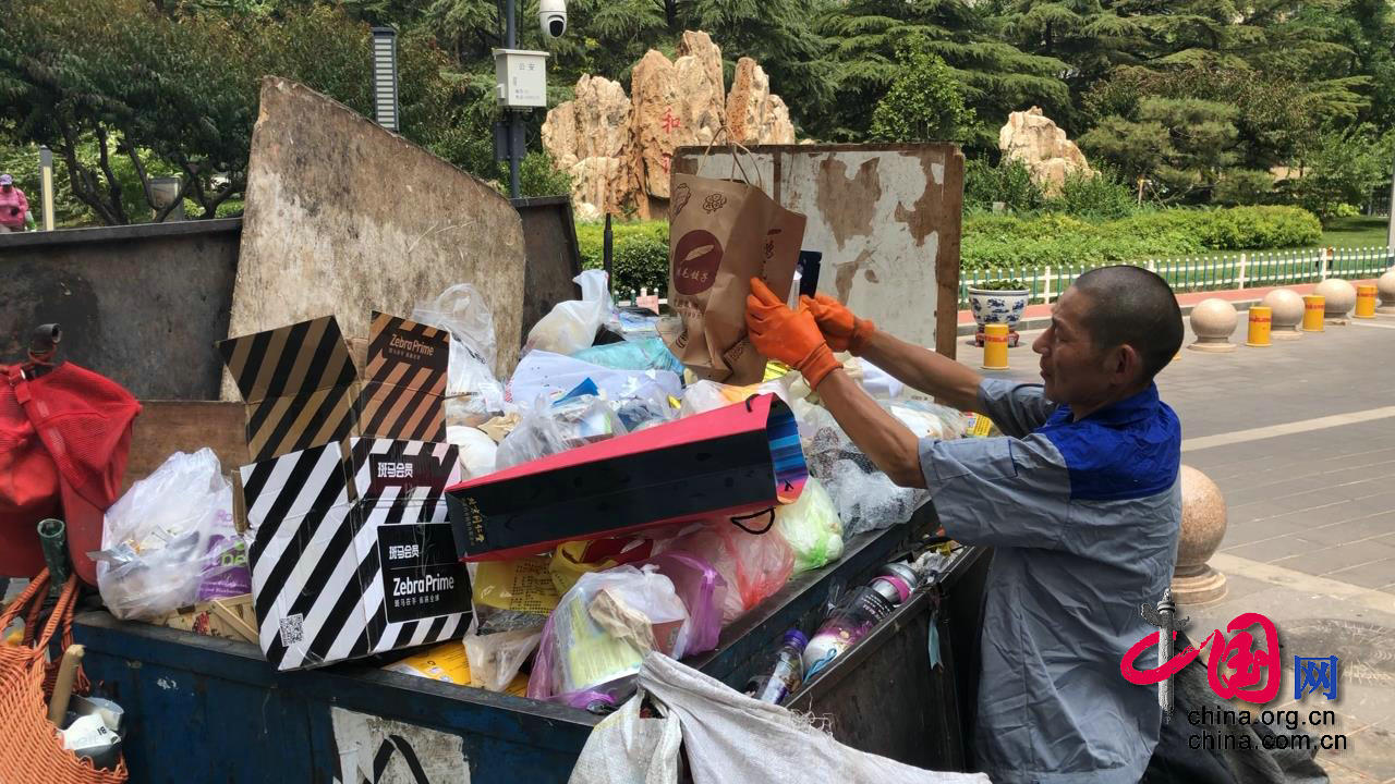 智慧垃圾桶：讓垃圾分類更時尚