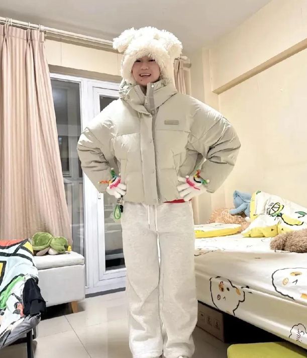 全红婵晒跳水队宿舍：单人间干净整洁单人床靠墙放还有阳台！(图3)