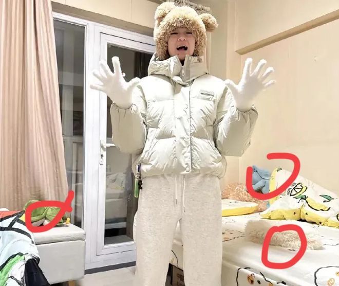 全红婵晒跳水队宿舍：单人间干净整洁单人床靠墙放还有阳台！(图4)