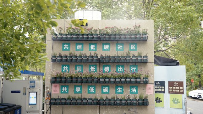 颜值+智能！“校社联动”打造低碳垃圾厢房(图3)