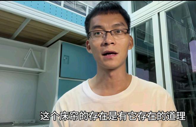 唐尚珺不会复读宿舍床帘装上了享受大学食堂美食(图2)