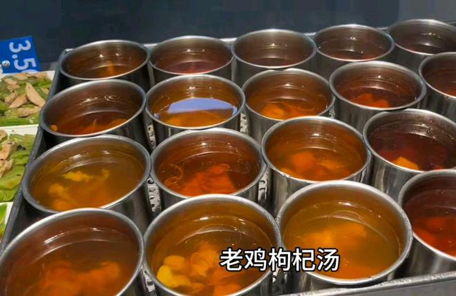 唐尚珺不会复读宿舍床帘装上了享受大学食堂美食(图4)