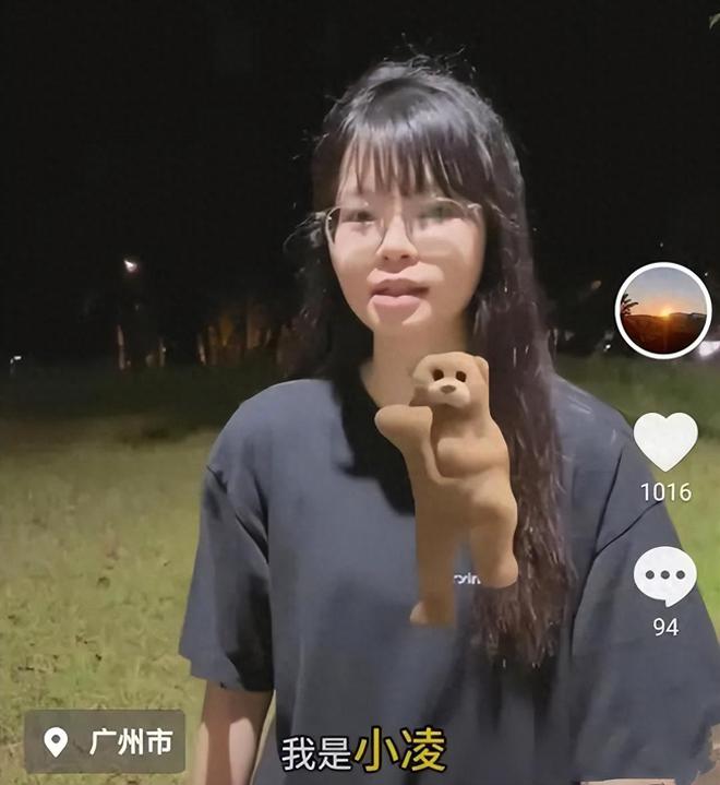 “与珺同帘”?唐尚珺在宿舍床位挂上床帘评论区发言笑不活了!