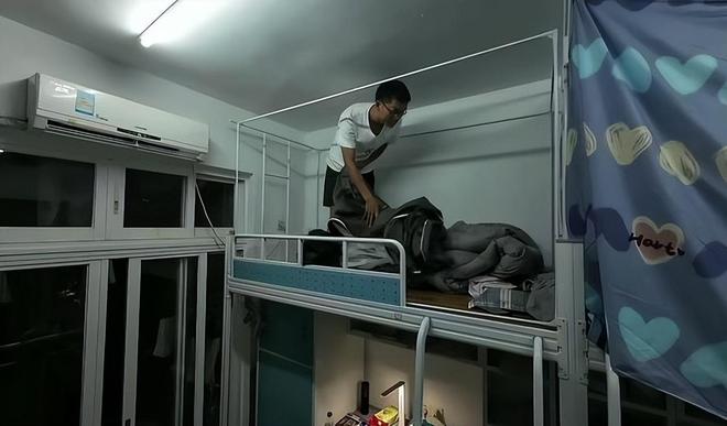 “与珺同帘”？唐尚珺在宿舍床位挂上床帘评论区发言笑不活了！(图9)