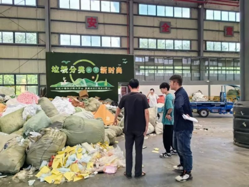 科技创新彰显青春力量——中国计量大学现代科技学院、华北学院学生团队自主研发垃圾分拣机器人