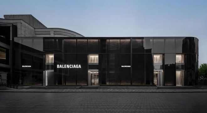 Balenciaga中国最大门店在南京西路启幕！首发限定系列单品