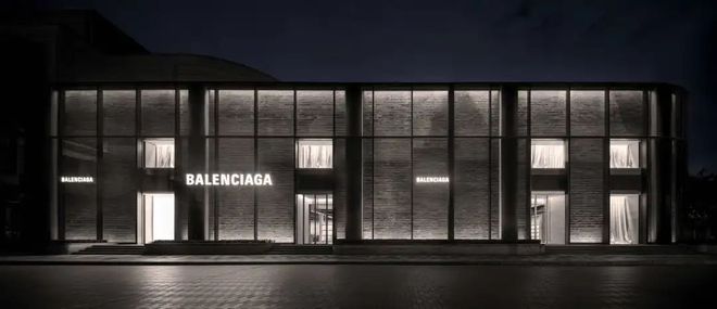 Balenciaga中国最大门店在南京西路启幕！首发限定系列单品(图2)