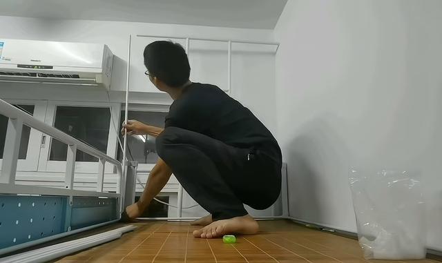 “越看越不对劲”唐尚珺在宿舍挂上床帘留言让人捧腹:与珺同帘(图4)