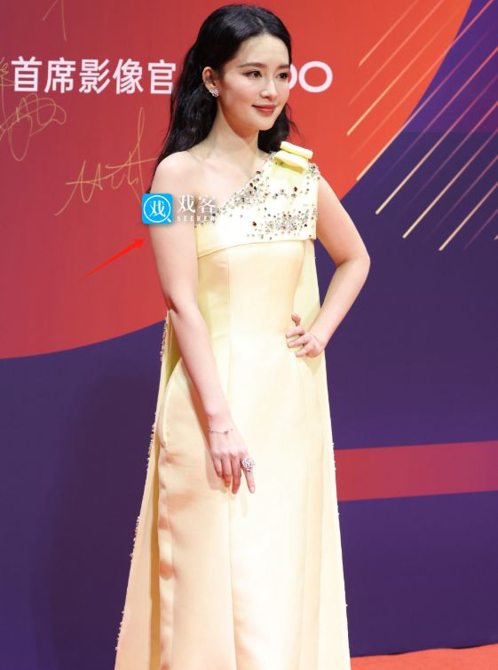 北京这一夜被“发胖”的李沁惊艳了面相都变了颜值惊鸿一瞥(图6)