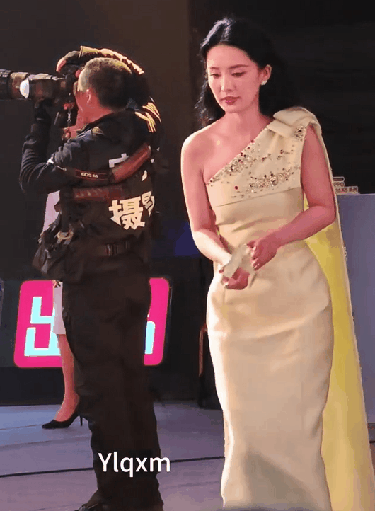 北京这一夜被“发胖”的李沁惊艳了面相都变了颜值惊鸿一瞥(图10)