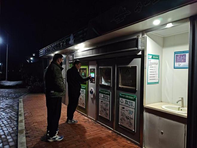 崂山区王哥庄街道组织对辖区智能厢房进行“体检” 助力分类前行
