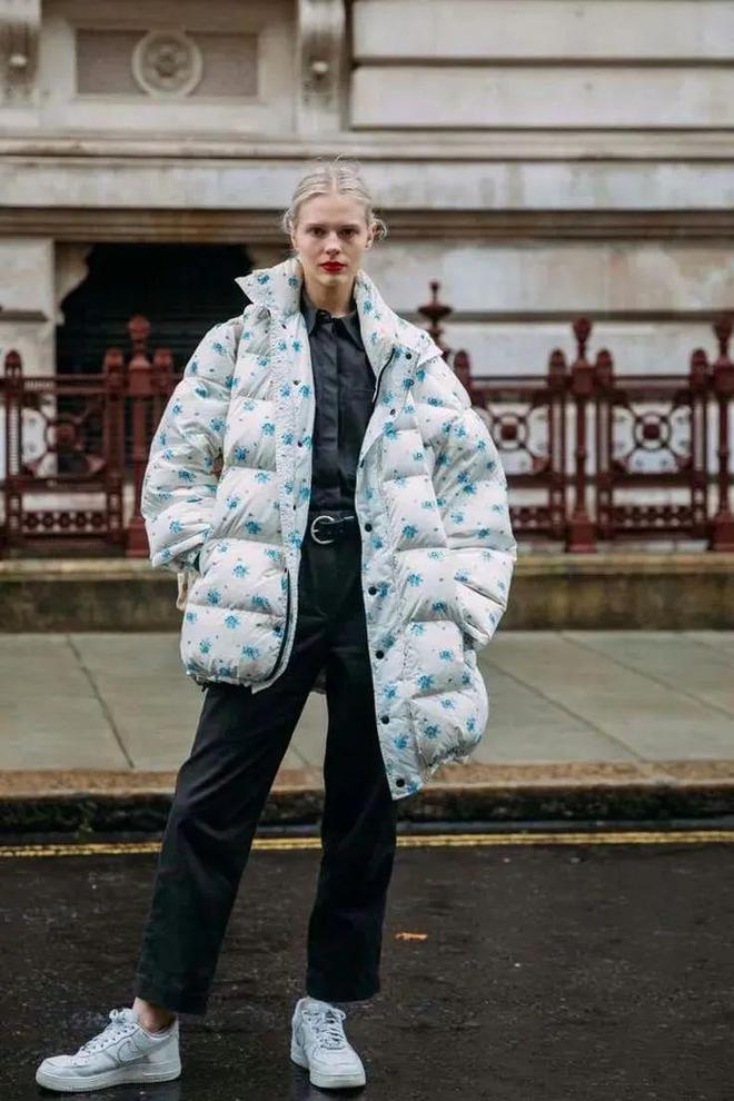 2024年秋冬流行这6款羽绒服个性显高级！(图9)