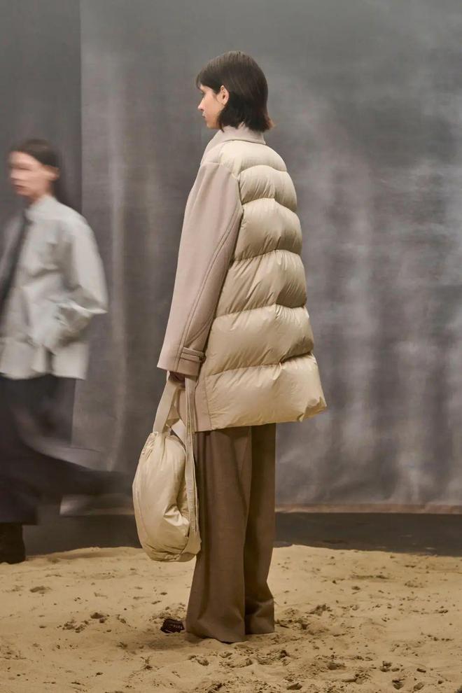 2024年秋冬流行这6款羽绒服个性显高级！(图4)