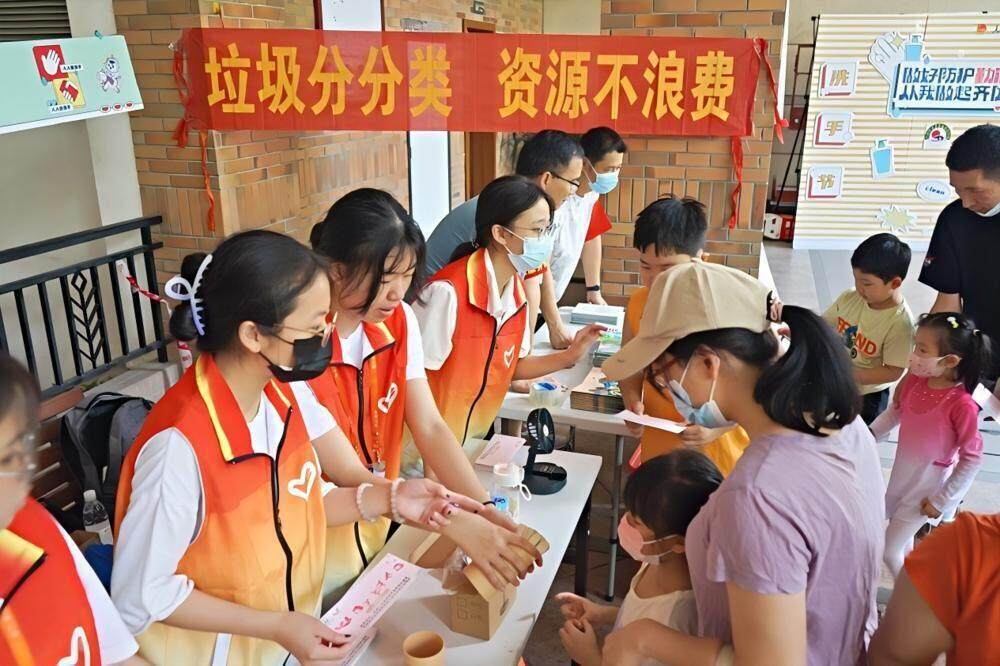 推动全民参与垃圾分类工作广州百名优秀垃圾分类志愿者获表扬(图2)