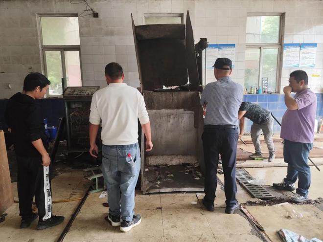 新来的“灰巨人”用“铁齿铜牙”咬碎“硬骨头”为居民带来绿色生活(图2)