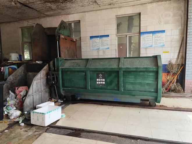 新来的“灰巨人”用“铁齿铜牙”咬碎“硬骨头”为居民带来绿色生活