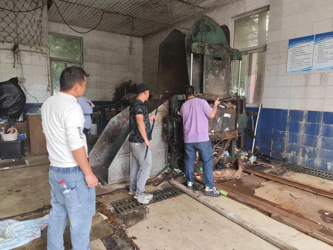 新来的“灰巨人”用“铁齿铜牙”咬碎“硬骨头”为居民带来绿色生活(图3)