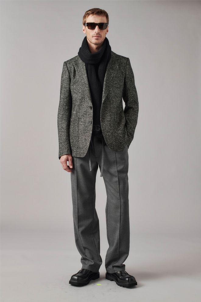 DG杜嘉班纳2024秋冬男装系列：精湛剪裁与浪漫色彩的交响(图3)