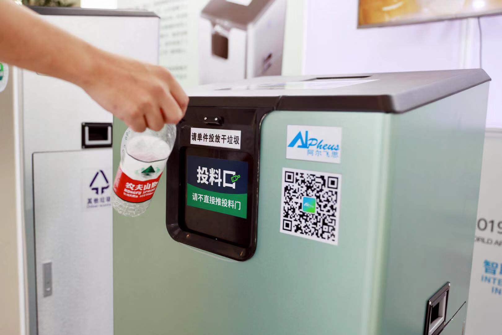 绍兴平安产险：党员公益做好垃圾分类宣传引导