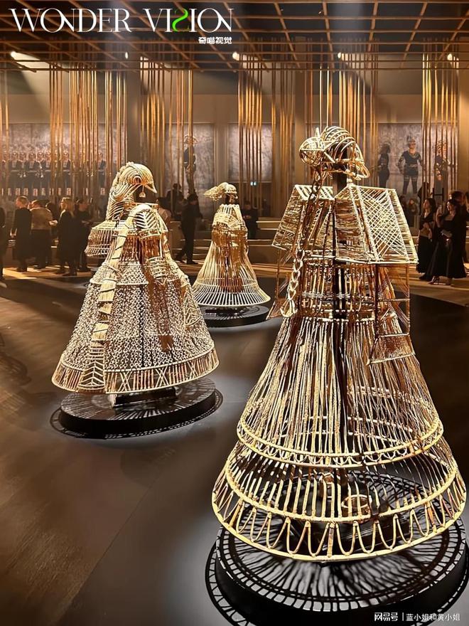 摩登与复古交织 用心演绎迪奥2024秋冬高定(图3)