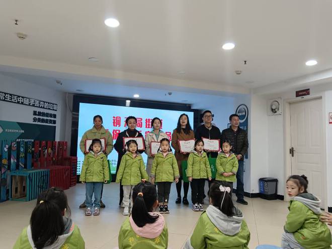 重庆南岸区：垃圾分类成市民“新日常” 花式宣传走“新”更走“心”(图3)