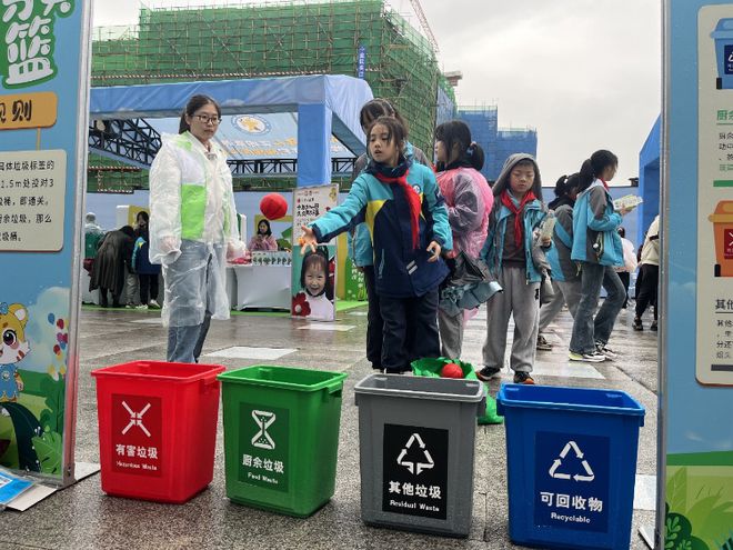 重庆南岸区：垃圾分类成市民“新日常” 花式宣传走“新”更走“心”(图2)
