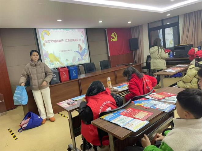 九龙街道巴国城社区举行垃圾分类志愿活动