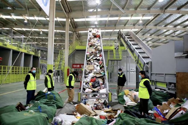 “爱回收·爱分类”发布青岛城市报告：年度垃圾减量超42万吨(图2)